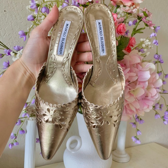Vintage Manolo Blahnik Gold Metallic Eyelet Lace Pointed Toe Mule Heels - Picture 5 of 7